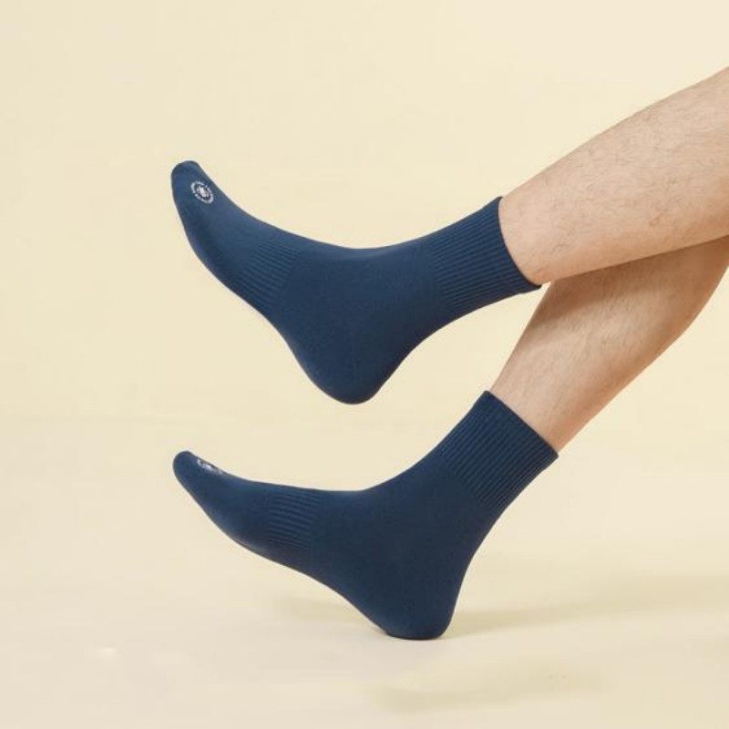 OEM Custom Hot Sale Business Dress Crew Socks for Men (1).jpg