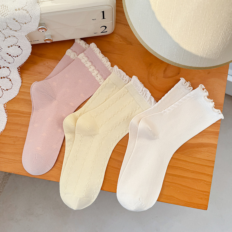 Trendy Fashionable Embossed Ruffle Pattern Socks Crew Socks for Spring and Summer.jpg