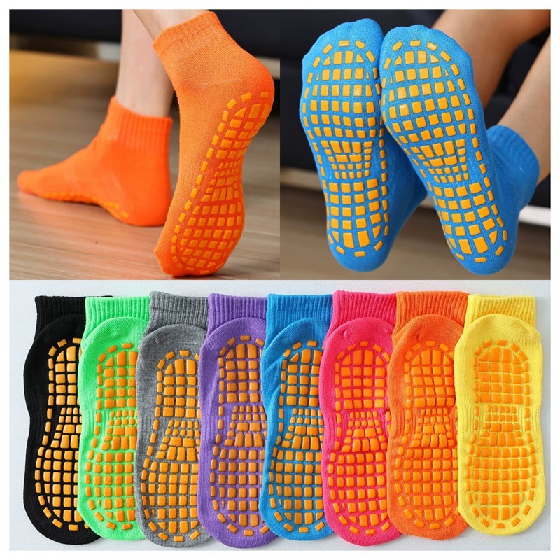 water yoga socks, grip socks for water parks, water park staff socks (4).jpg